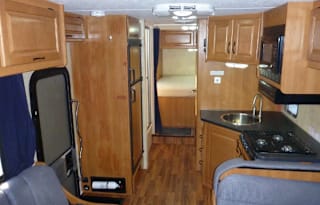 For Rent 2013 motorhome 30 feet sleeps 8 rental