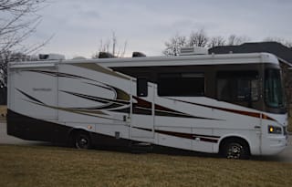 Perfect Family Vacation Motorhome Sleeps 6.