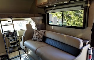 2018 Winnebago Spirit 31G