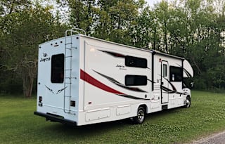 Spacious 2018 Jayco Red Hawk -
