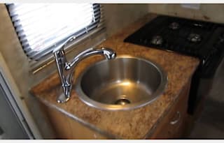 SUPER CUTE MINI RV! Sleeps 6! Gulf Stream Conquest