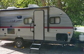 Cherokee LTD WolfPup Deluxe-Queen & Bunks