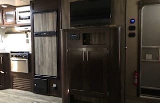 2017 Cherokee bunkhouse  - Family Friendly!