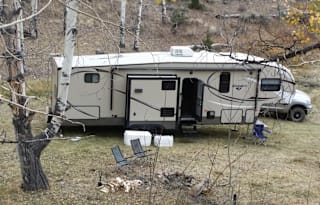 Hello 2019!! Check this out!! Hideout Fifth Wheel - Delivery Available!