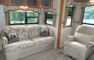 2007 Montana Mountaineer with Big Mountain View!
