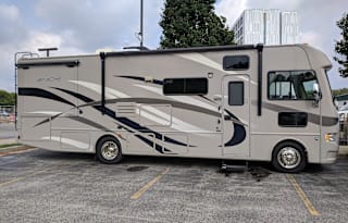 "Ace" :: Class A Thor Motor Coach A.C.E - 2015
