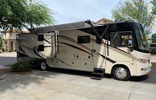 2019 Georgetown GT5 36B5 - 2 full baths and 2 bunk