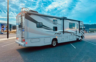 "Wander Woman" 2016 FR3 Motorhome
