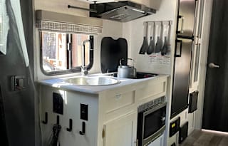 R-POD 193**WE TOW & SET-UP**SOLAR POWERED