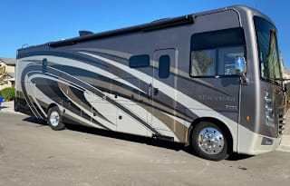 2019 Thor Motor Coach Miramar 34.2