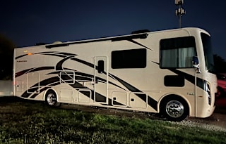 2022 Thor Motor Coach Hurricane 34J