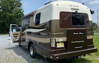 Goldy  A 2015 Coach House Platinum w/2 slideouts!