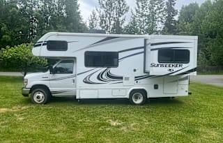 Mini RV, Mega Memories - Sleeps 6, Drives Easy