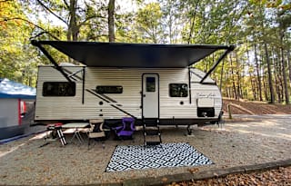 Cozy couples camper 2022 EAST TO WEST Silver Lake