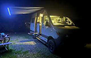 Mercedes Winnebago Revel 4X4