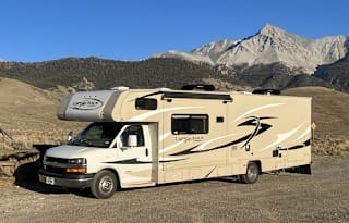 2 AC Units & 5 TVs! Satellite Dish & Dual Battery.
