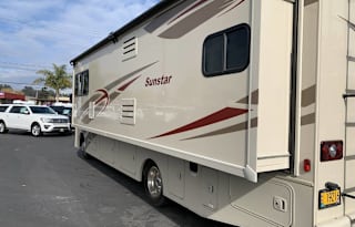 2017 Winnebago Sunstar 29VE