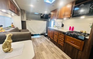 2020 CONVENIENT & EASY TO DRIVE WINNEBAGO CLASS C