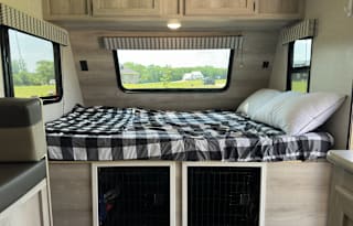 Modern Camper for your Glamping Needs!!!!