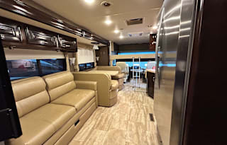 #14_40 ft Motorhome w/ bunks & 1.5 baths