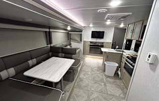 2023 33’ Wildwood X Lite Platinum