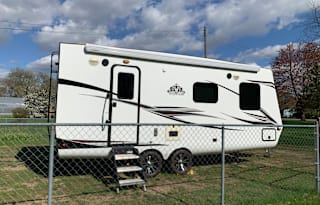 Spacious camper with the amenities of home