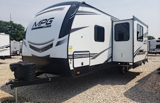 Brand New Ultra Lite 2022 Cruiser MPG 2500BH