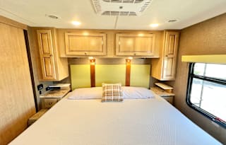 Motorhome with King Bed & Bunks *DELIVERY ONLY*