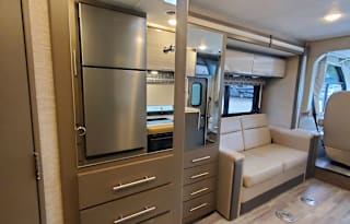 2023 Thor Motor Coach - Axis Floorplan: 24.3 Bunk