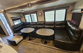 Super Unique!! 36 ft. 2018 Highland Ridge RV