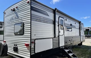 Go Explore Rentals - Bunkhouse Adventure Trailer 2022 Aspen Trail 2850BHS