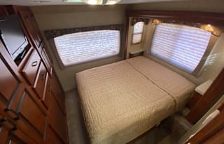 FULLY STOCKED Forest River Sunseeker! Sleeps 8!