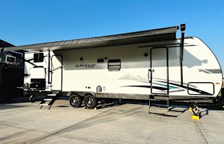 2022 Surveyor Legend 296QBLE
