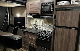 2019 Pacific Coachworks Powerlite 22FS