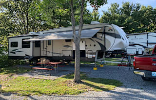 Jones Chaparral Custom Bunkhouse 42'