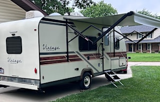 Camp in vintage luxury