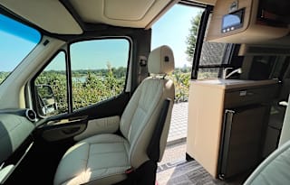2021 Luxury 20ft MB Sprinter **FREE WIFI HOTSPOT**