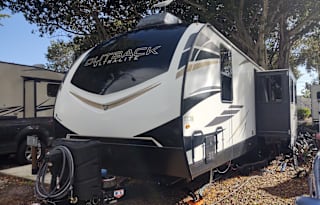 Beautiful 2022 Keystone Outback Ultra Lite