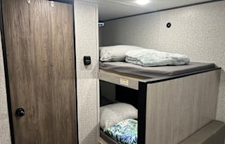 2025 CrossRoads RV Zinger BH18
