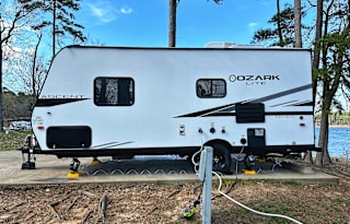 2021 Ozark Ascent 1660FXQ