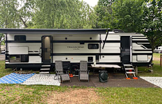 Spacious Bunkhouse with Outdoor Kitchen | Sleeps 8