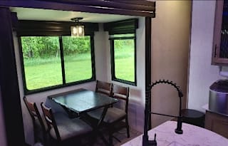 Artic Wolf 3990 Suite Forest river