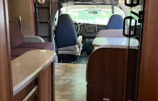 2014 Coachmen RV Leprechaun 320BH Chevy 4500