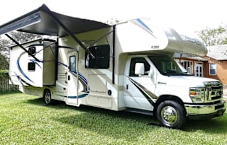 Elmer & Glo's HAUS on WHEELS  ( 2018 Thor ) 32 Ft