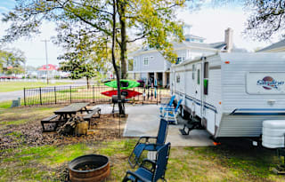 All-Inclusive Travel Trailer Getaway By The Marsh!