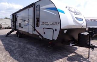 2020 Alpha Wolf 29DQ-L. Two Real Bedrooms w/ NO BUNKS!!!