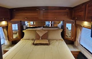 36' Foretravel Motorcoach   Class A