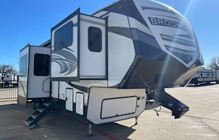 2021 Coachmen 5th Wheel Brookstone 344FL