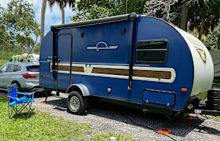 Blue Thunder! Winnebago Minnie Drop- Light weight!