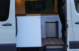 2025 *NEW* AWD Sprinter for Off-Grid Adventures